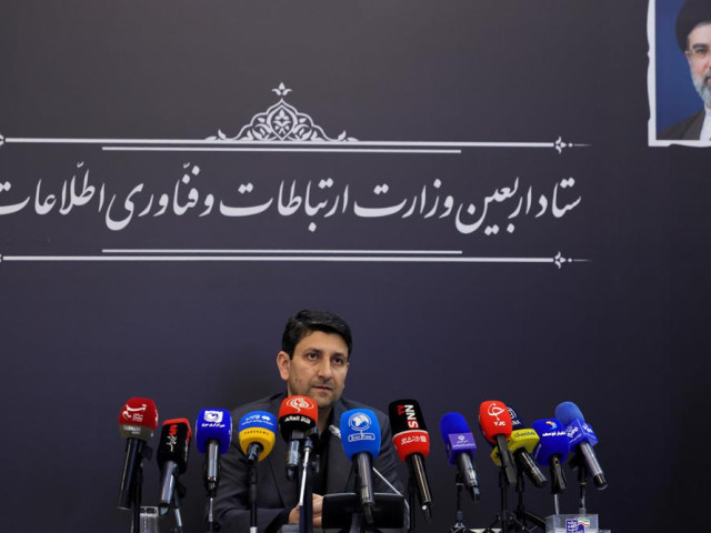 وزیر ارتباطات: ۱۰۰ نقطه ارائه اینترنت رایگان در طول مسیر راهپیمایی اربعین برای زوار جانمایی شد